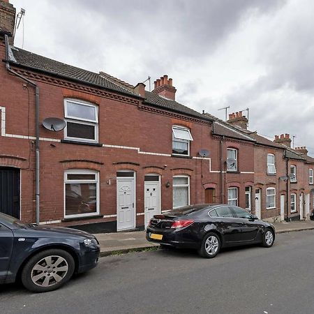 Cambridge House - Modern 2 Bedroom House, Close To Luton Airport & Town Centre מראה חיצוני תמונה